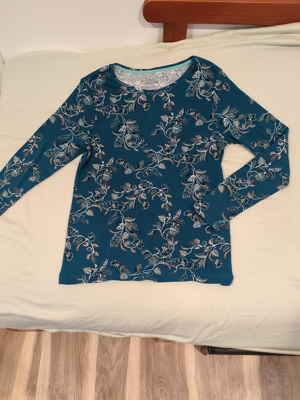 New (wot) Croft & Barrow Teal Floral Long-Sleeve Tee PS